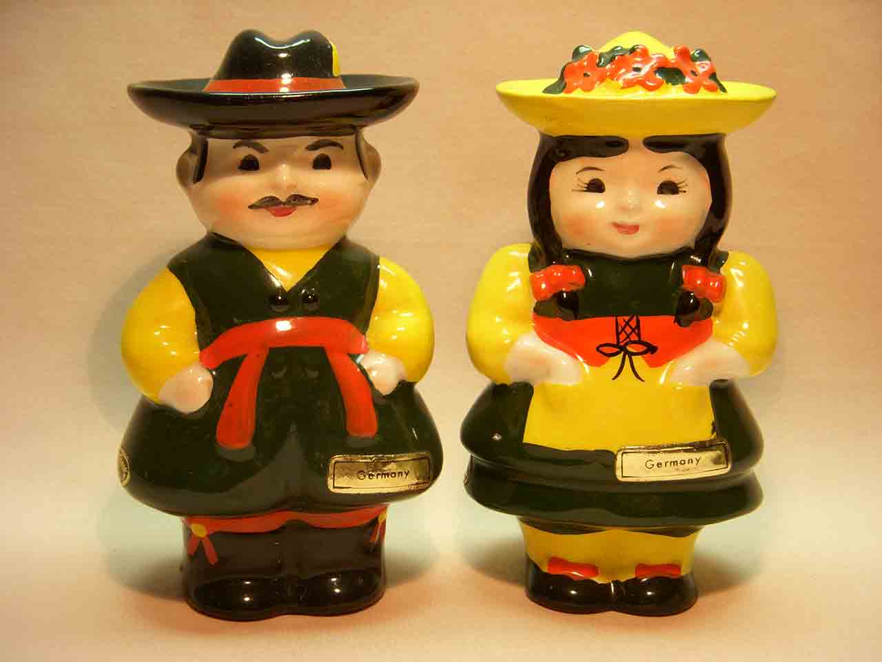 21985 Josef Originals Nationalities salt and pepper shaker series - Germany