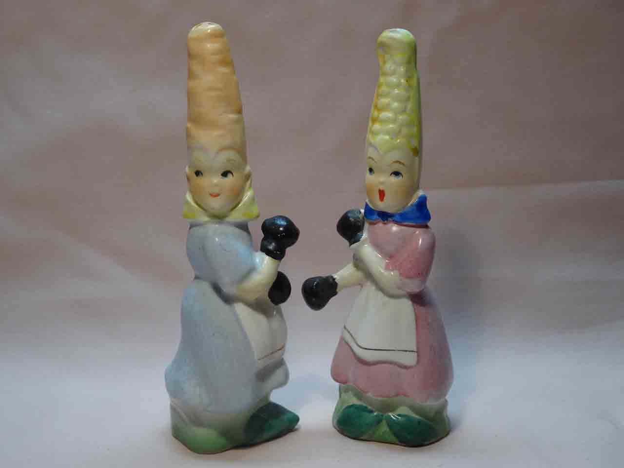 26061 Boxing match - anthropomorphic boxing vegetable girls salt and pepper shakers
