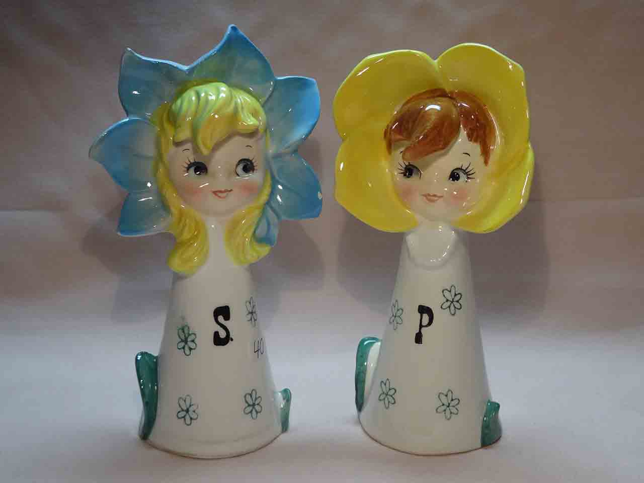 26193 Watch Me Grow - Series - Anthropomorphic flowers salt and pepper shakers