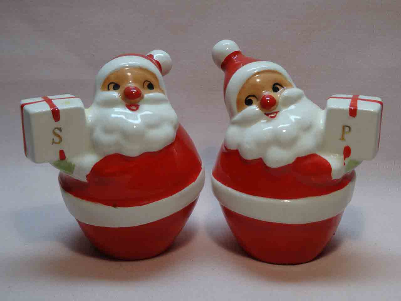 26640 Holt Howard Santa Claus holding presents salt and pepper shakers