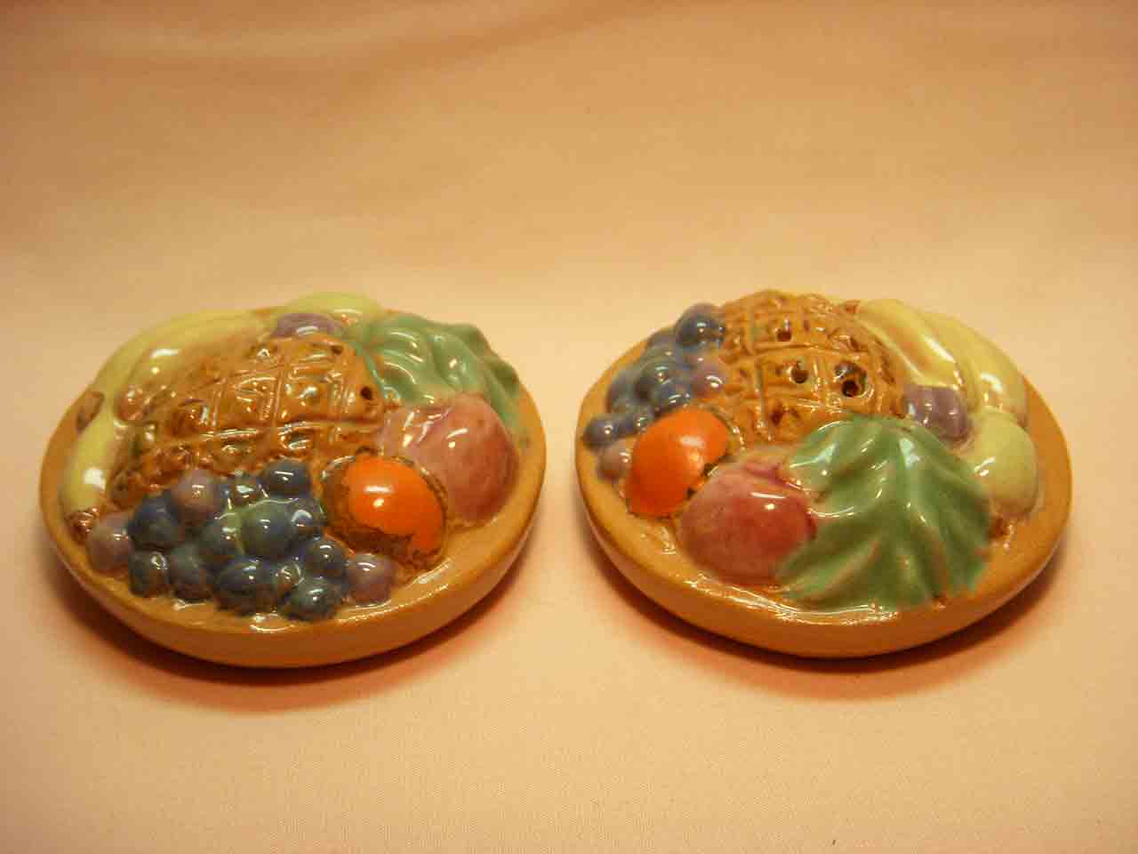 25654 Billie Vier fruit baskets salt and pepper shakers