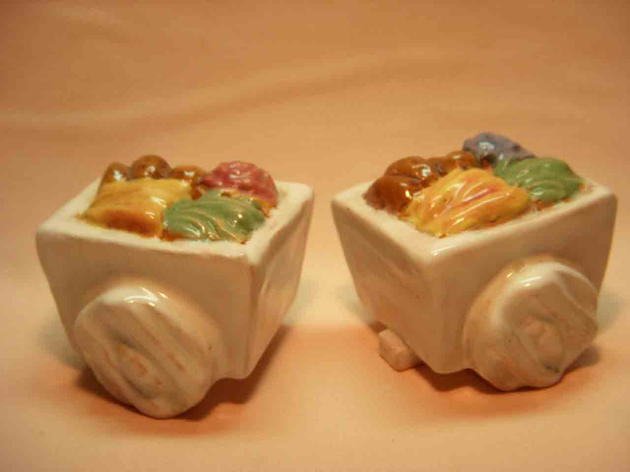 25655 Billie Vier fruit carts salt and pepper shakers